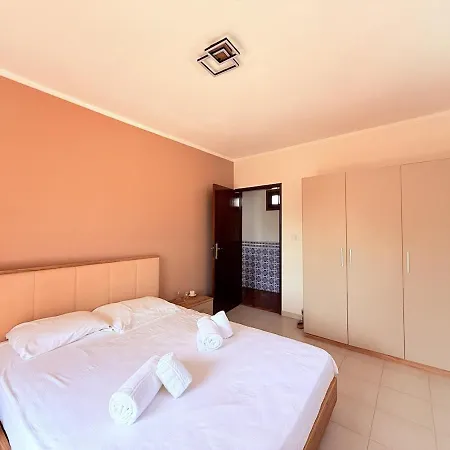 Casa Peixinho - 2 Bedrooms, Garden & Bbq Near 펜션